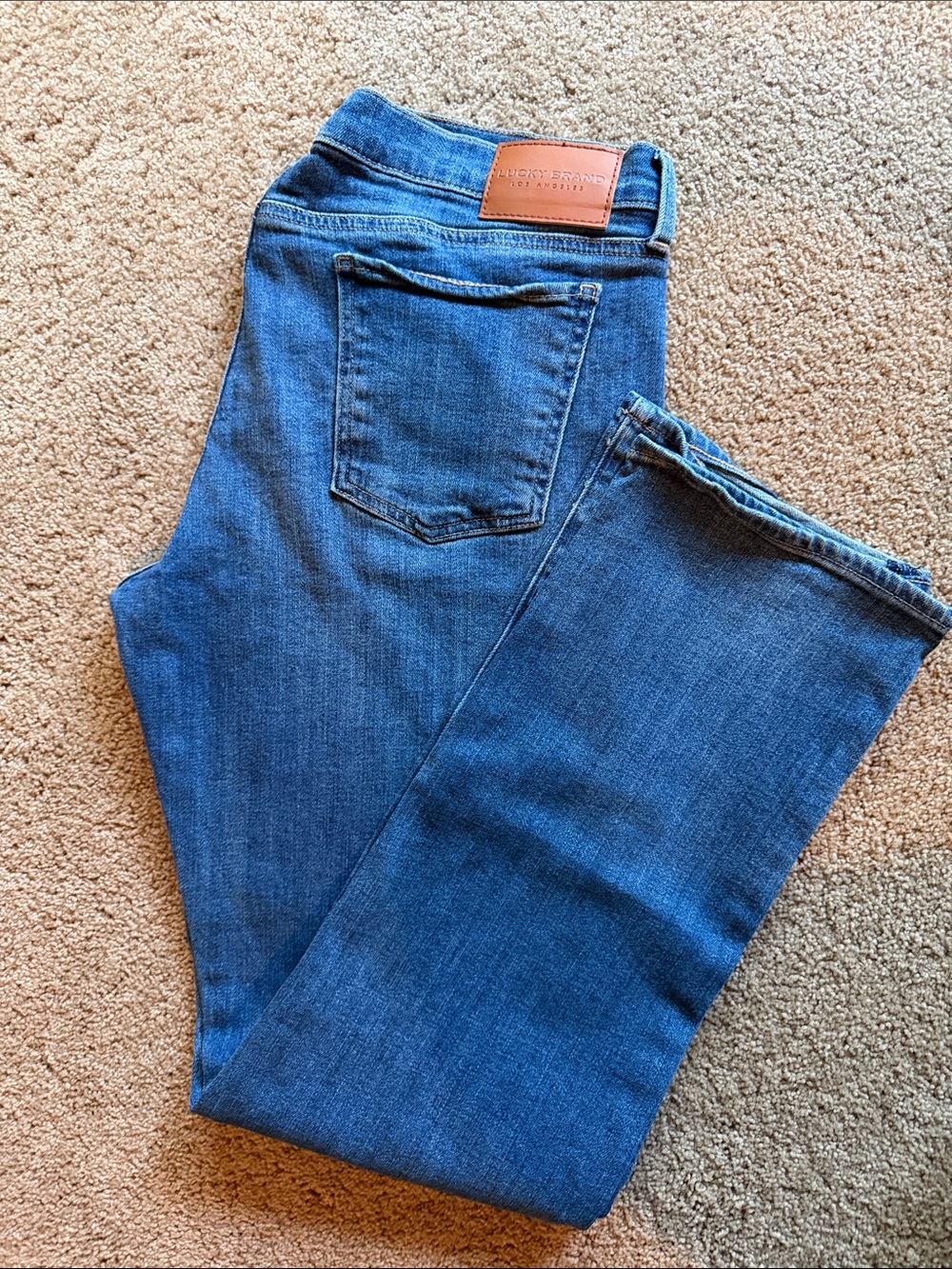 Lot of 3- Lucky Brand Jeans Trio — Dark Blue, Medium Blue & Black - Picture 6 of 7